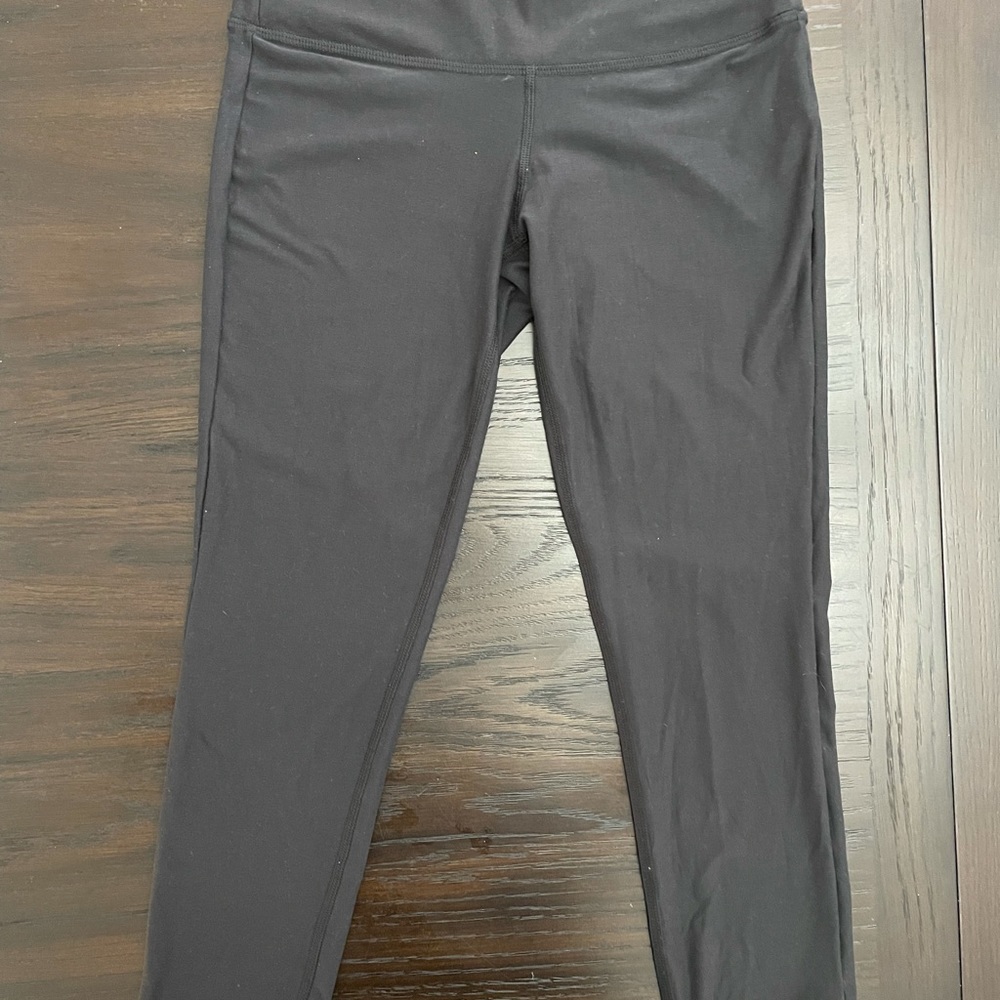 New Balance Women’s medium crop leggings